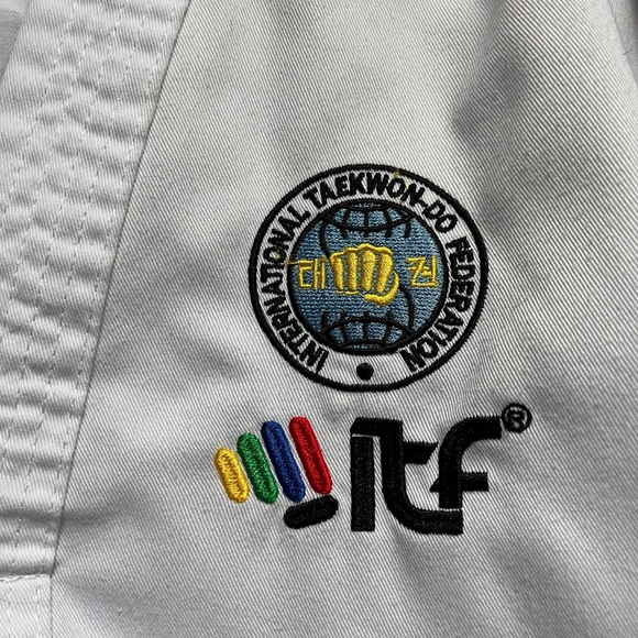 Child’s taekwondo uniform size 130 - Picture 2 of 7